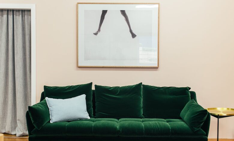 De zachte uitstraling van een bank in organische vorm