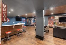Photo of Mancave en werkplaats in één zo deel je de ruimte logisch in