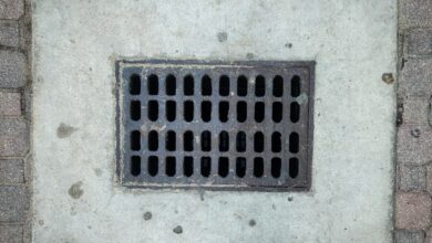 Photo of Afvoer stinkt maar is niet verstopt: dit is de oorzaak en zo los je het op